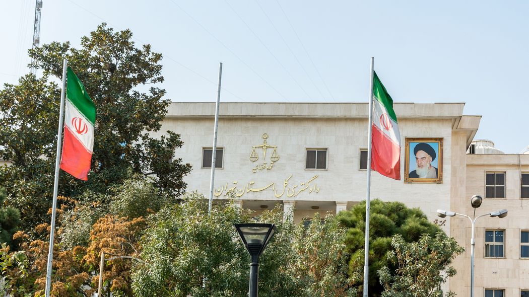 ｢レイプ犯は死刑｣のイランで被害者女性のために裁判を起こすか…人権派弁護士が迫られた究極の選択 性被害に遭った女性が鞭打ち100回の刑になることも