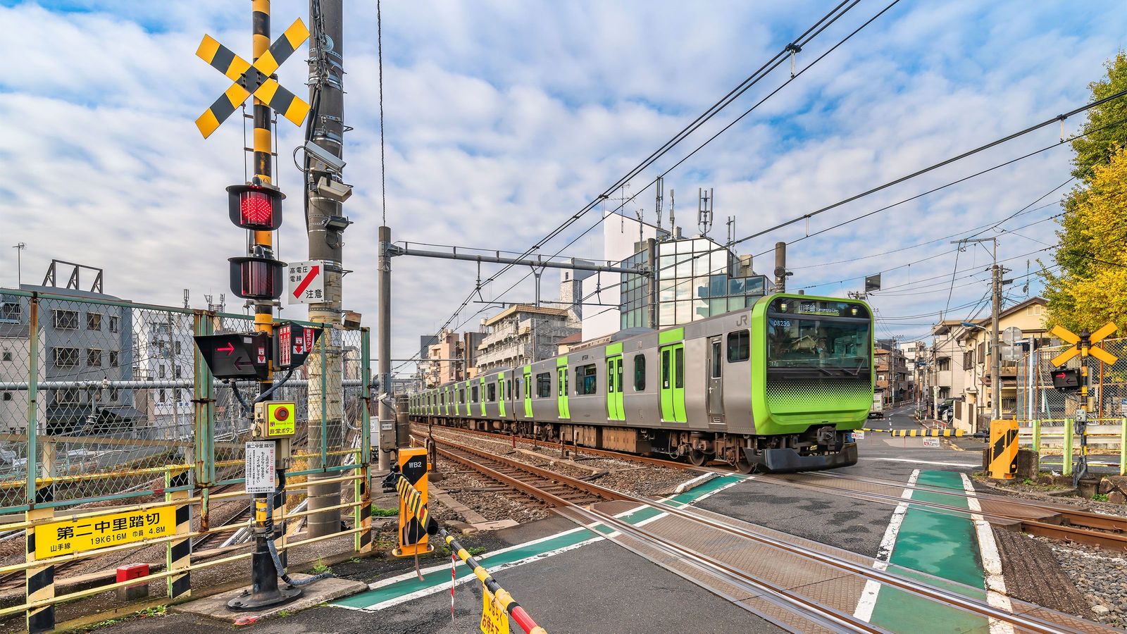 ｢開かずの踏切の死亡事故｣の責任は誰にあるのか…｢ペナルティを与えればミスは起きない｣が大間違いなワケ ｢罰則｣はミスの抑止よりも隠ぺいを生む