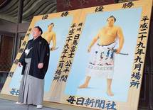 白鵬の「エルボー打ち」は相撲ではない