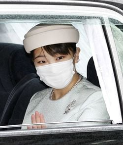 結婚前最後となる宮中祭祀に参列するため、皇居に入られる秋篠宮家の長女眞子さま＝2021年10月17日、皇居・半蔵門［代表撮影］