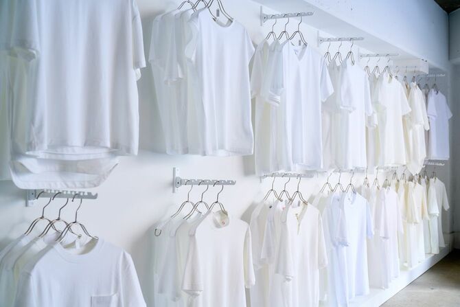 「白色」といっても、青みがかった白から黄色味のある白まで同じ色はない