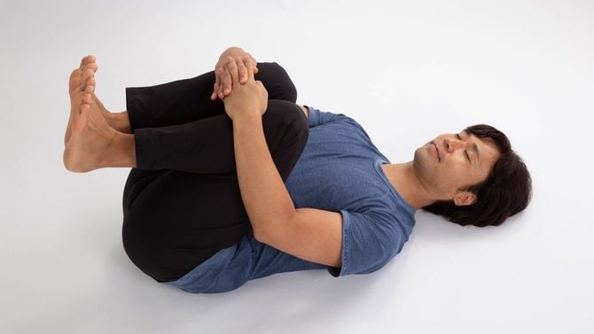 仰向けの子供のポーズ