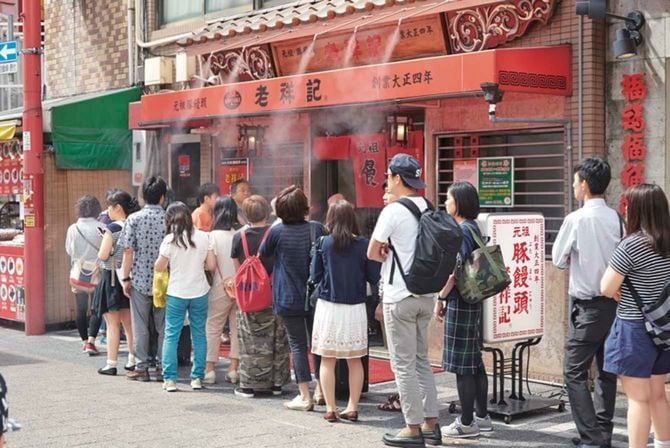 行列が絶えない神戸・南京町の老祥記本店(現在は立替工事中)