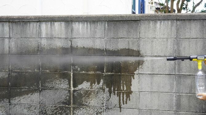 標準モード。トリガーを引くと、ビューンと水が遠くまで飛んでいく。かなりパワフルだ