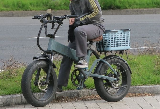 三宅坂で見かけた違法モペッド