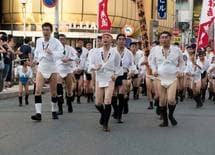 中洲の男が熱中する"博多山笠"の理不尽さ