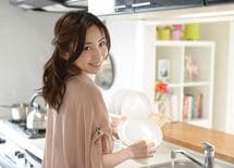 「夫が洗った皿をすぐ洗う」妻は再就職に困る