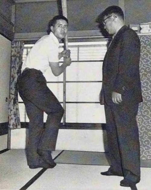 王貞治と荒川博。荒川の自宅にて。