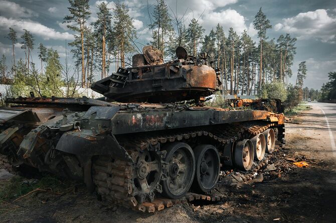 ウクライナ軍によって破壊されたロシアの戦車（2022年5月ウクライナ、ブチャ）