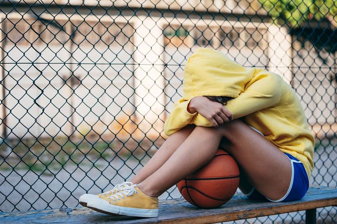 落ち込んだ、悲しい、不幸な10代の少女。