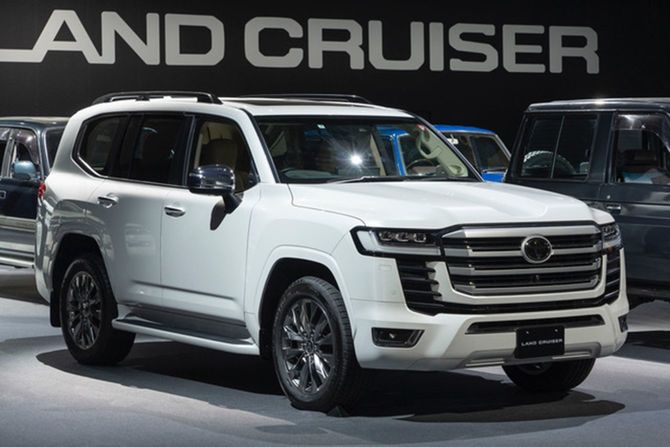 フラグシップモデルの「ランドクルーザー300」。高級感や居住性も兼ね備えたステーションワゴン。