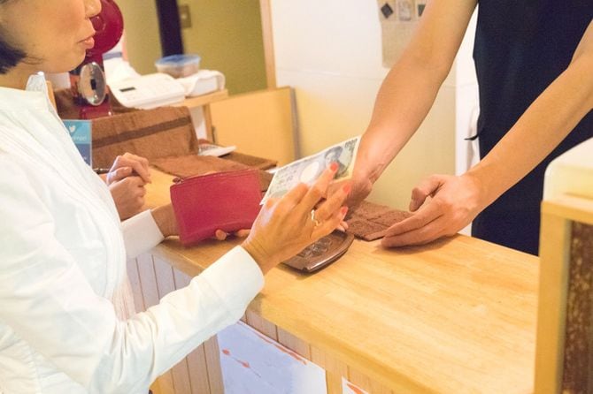 インボイス未登録事業者から買い物をすると損をしてしまう（※写真はイメージです）