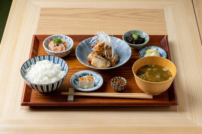 油淋鶏だれが食欲をそそるアラスカ産銀だらの竜田揚げ定食