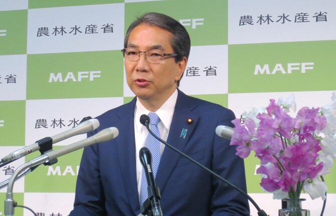 政府備蓄米の放出について発表する江藤拓農林水産相=2025年2月14日、東京・霞が関の農水省