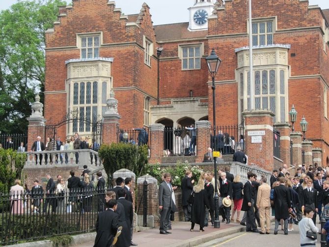 ハロウ校の表彰式の様子。