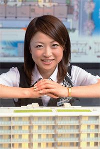 <strong>藤和不動産 首都圏事業本部東京事業部 営業部　中原 優</strong>●1983年生まれ。当初は言葉遣いや商品説明に気をとられていたが、上司から「案内係では営業にならない」と言われ、会話重視になった。