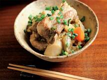 根菜ゴロゴロ、食べごたえ抜群の「塩豚と根菜の炊き込みご飯」のレシピ
