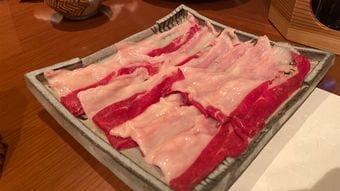 銀座の寿司より｢3万円の熊鍋｣…エリート接待で｢全国0.2%しか流通しないクマ肉｣に予約が殺到しているワケ
