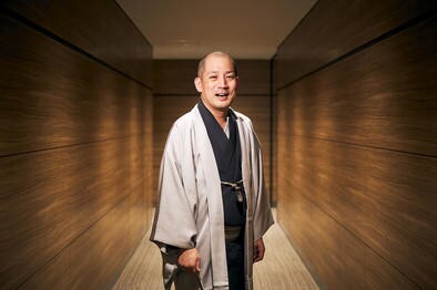 時間ちょうどで降りてくるのも芸のうち。落語家・春風亭一之輔の"分刻み"体内時計と時間術［プロフェッショナルの時間論］