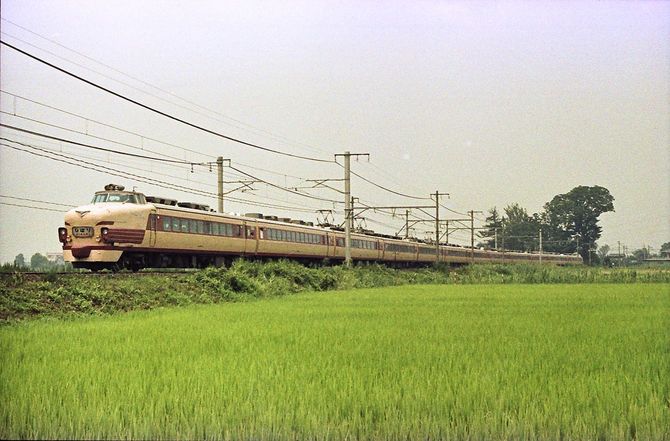東北本線を走る「ひばり」