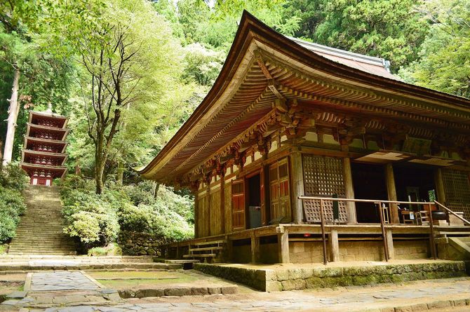 奈良県宇陀市にある室生寺・本堂(灌頂堂)と五重塔