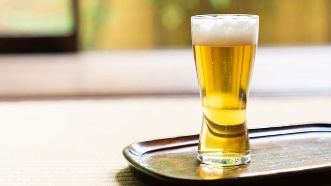 和風の家、お盆の上にビール