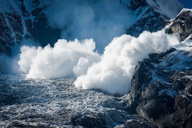 ヒマラヤ山脈のアンナプルナ・サウスで発生した雪崩