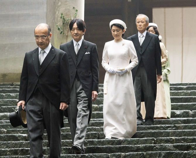 「立皇嗣の礼」の関連行事として伊勢神宮内宮を参拝された秋篠宮ご夫妻。2022年4月21日、三重県伊勢市［代表撮影］