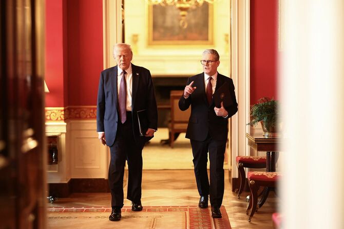 2025年2月27日、キア・スターマー首相がホワイトハウスでアメリカ合衆国大統領ドナルド・トランプと二国間会談