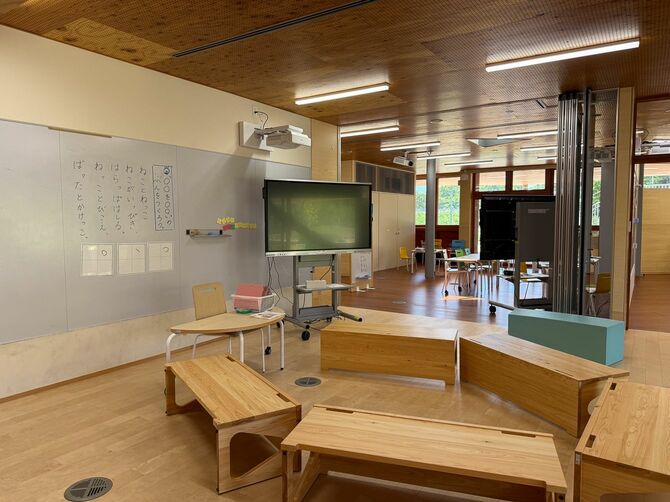 机や椅子、壁の区切り方などさまざまなタイプの教室がある