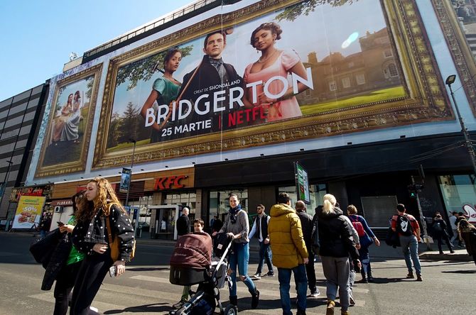 『ブリジャートン家』（原題：Bridgerton）の広告