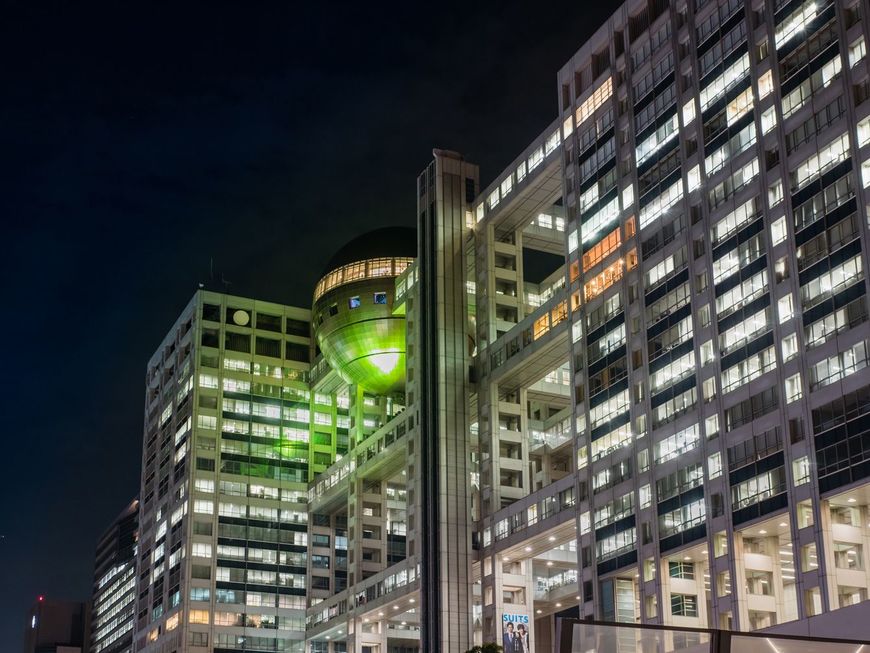 夜のお台場・フジテレビ社屋
