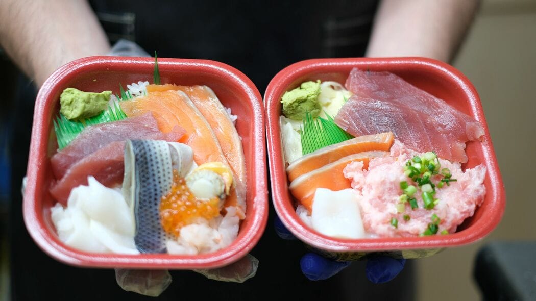 ｢値上げしたらいいのに｣の声には絶対に乗らない…原価率60％｢500円海鮮丼店｣を続ける江戸っ子創業者の流儀 ネタ1枚､シャリ20グラム減らしただけで客は離れていく