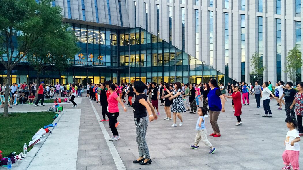 ｢小卒の富裕層｣が日本の不動産を爆買い…中国の若者を絶望させている｢踊るおばちゃん集団｣の知られざる正体
