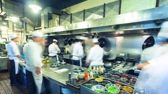 作り置き料理をやめた大型旅館のすごい働き方