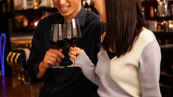 40代独身男がAIマッチングで魅力的女性3人と簡単に逢瀬…会費無料～月3万円超で全然違う"サービス内容"