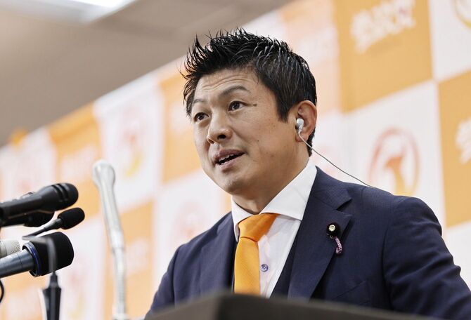 メディアのインタビューに答える参政党の神谷代表=2025年7月20日、東京都新宿区