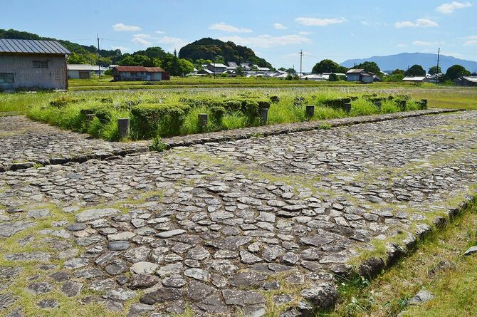 奈良県高市郡明日香村にある、飛鳥宮跡（6世紀末から7世紀後半）の遺構。