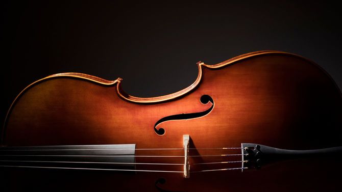 チェロのシルエット