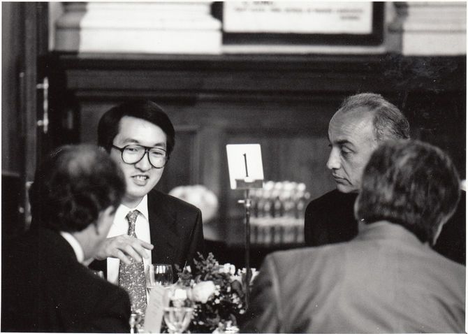 トルコ・ガランティ銀行向け国際協調融資調印式後のランチでの筆者（左から2人目）