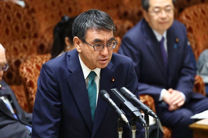 参院予算委員会で答弁する河野太郎規制改革担当相=2024年3月18日、国会内