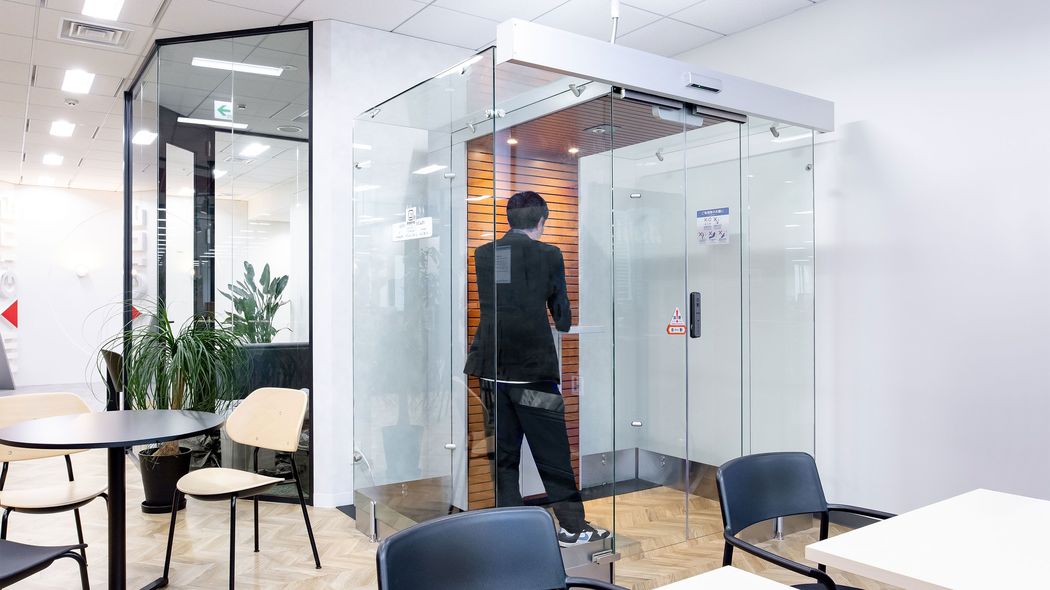 たばこを吸う人､吸わない人の共存環境はこうしてつくる 改正健康増進法に対応する｢分煙ブース｣が注目の的