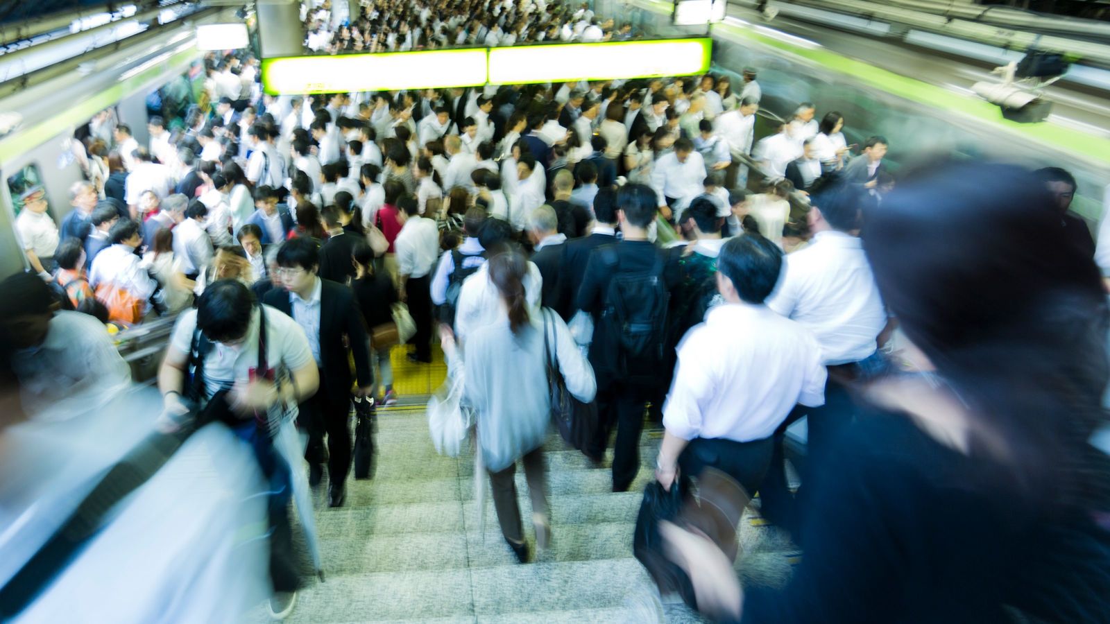 なぜ日本人は電車が数分遅れただけで激怒してしまうのか 一方イタリア人はなぜ怒らないのか