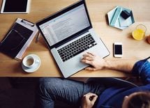 収入の低い人ほどメールをすぐに返さない