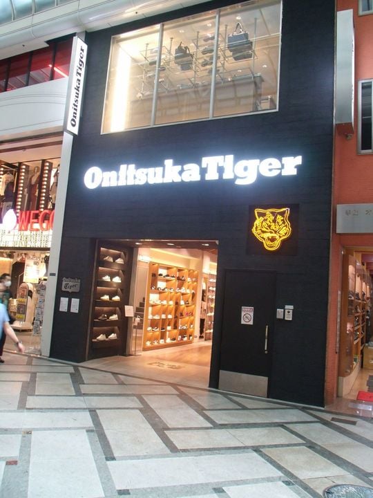「オニツカタイガー 大阪心斎橋」は関西旗艦店