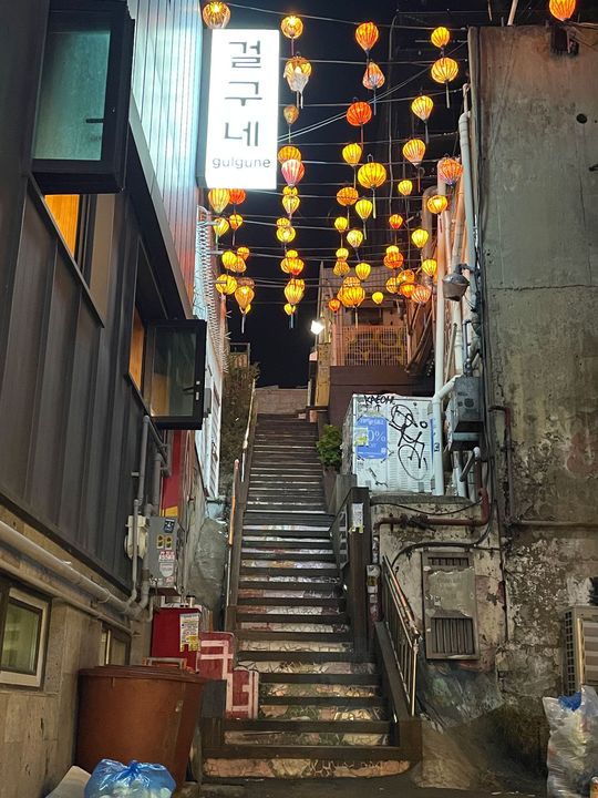 梨泰院の中心部にある細い階段