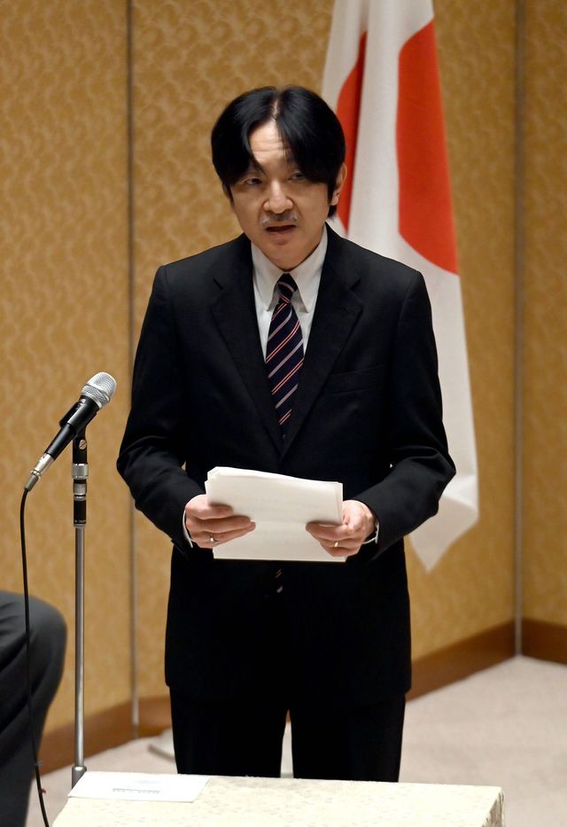 日本学術振興会賞と日本学士院学術奨励賞の授賞式であいさつされる秋篠宮さま＝2023年2月7日、東京都台東区の日本学士院［代表撮影］