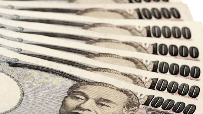 並べられた1万円札