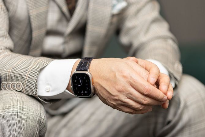 GRAMASは本革製のスマートウォッチバンドも展開している