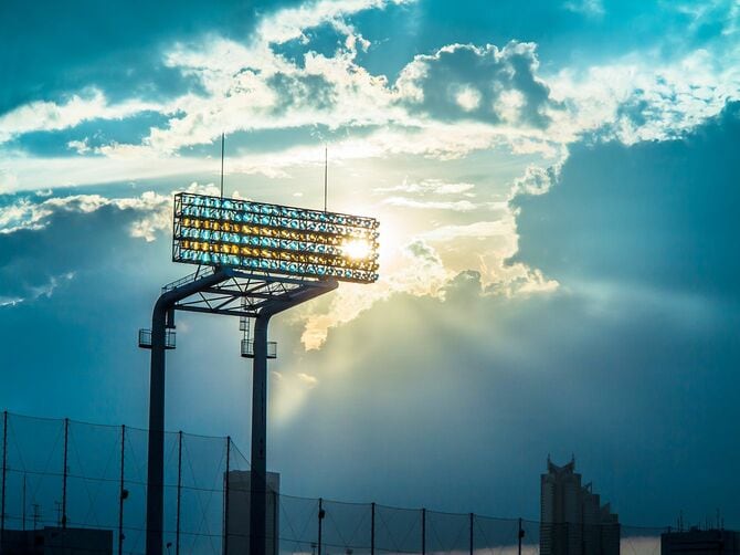 照明と太陽の野球場